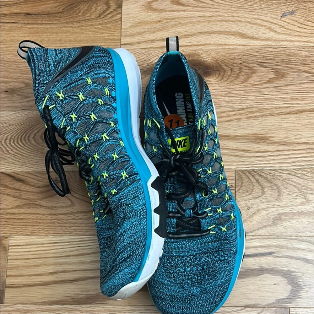 Nike Men's Blue and Yellow Running Shoes - Picture 10 of 17